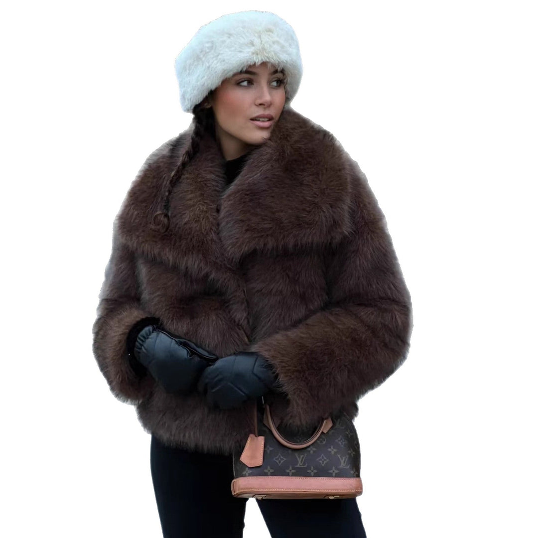 Women's short coat with fur-like design