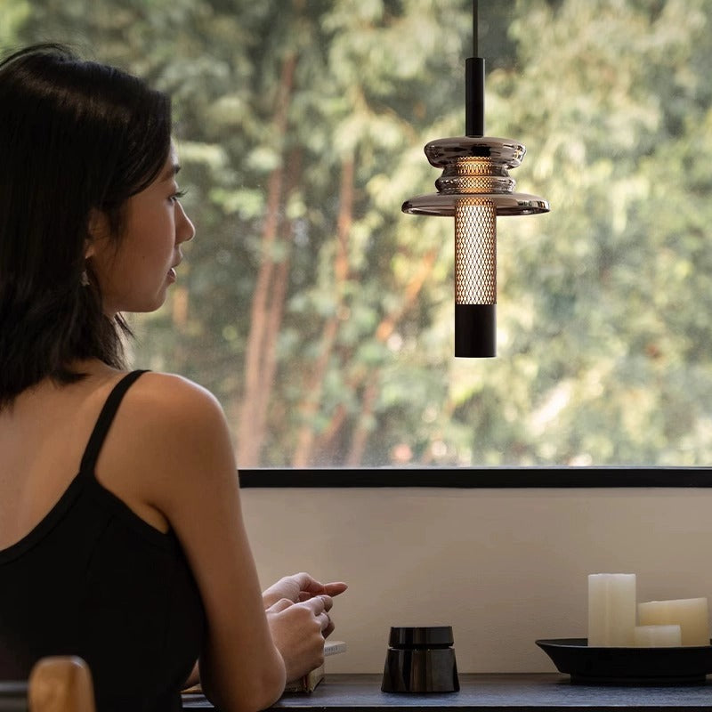 Pendelleuchte mit geometrischem Design aus Aluminium und Glas