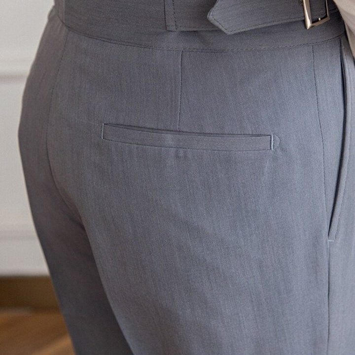 Men's pleated trousers with buckle closure and classic cut