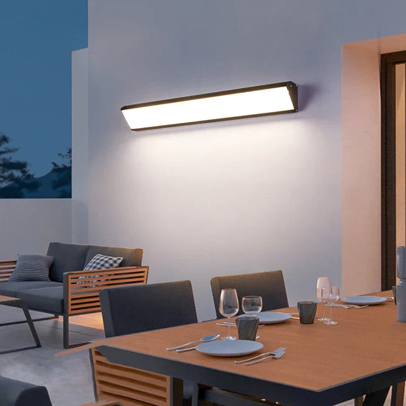 Simple outdoor wall light with LED lighting
