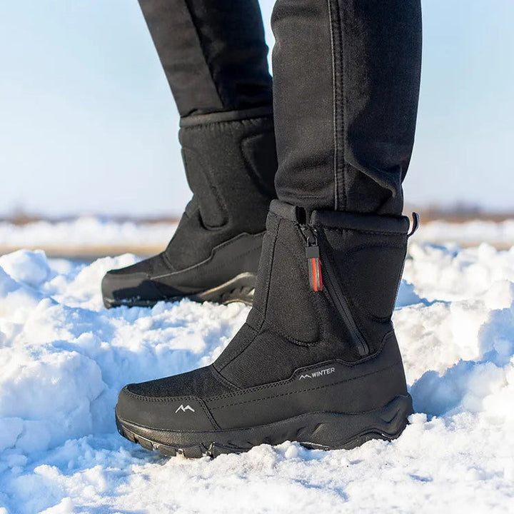 Men's snow boots with water-repellent design and profiled sole