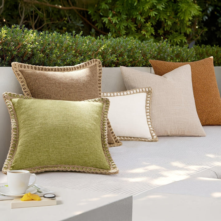 Cushion cover with decorative edge – Decorative cover in country style