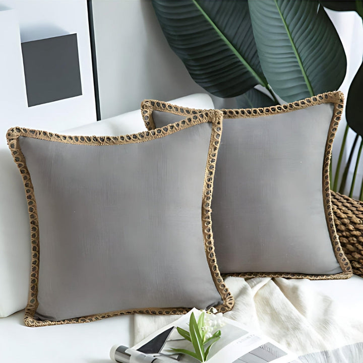 Cushion cover with decorative edge – Decorative cover in country style
