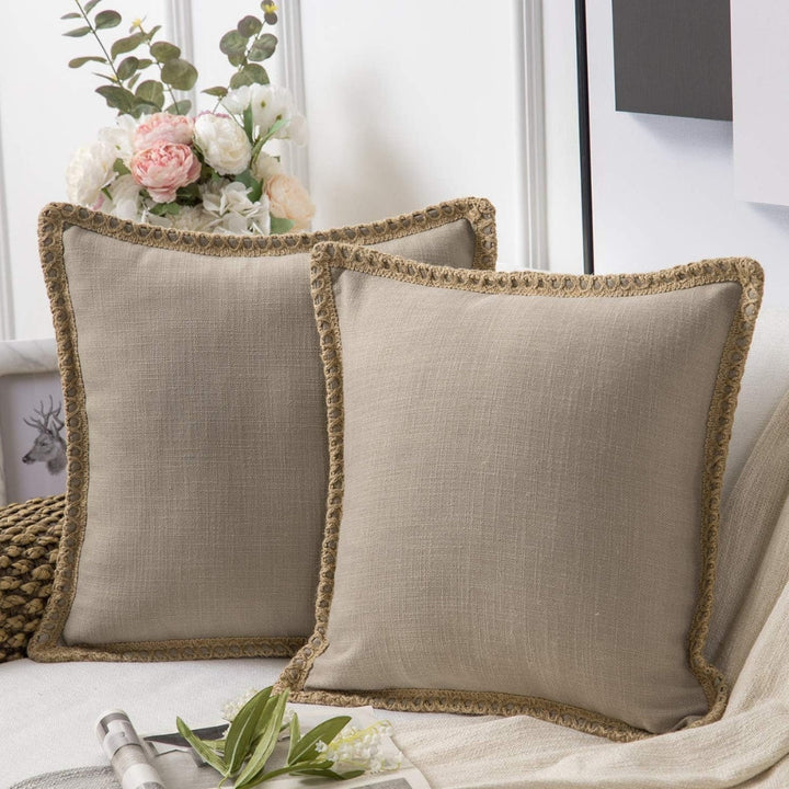 Cushion cover with decorative edge – Decorative cover in country style