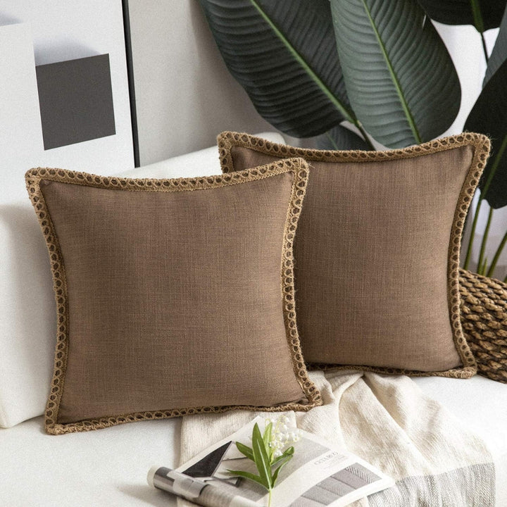 Cushion cover with decorative edge – Decorative cover in country style