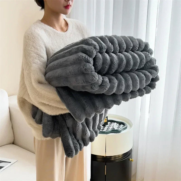 Cozy fleece blanket made of imitation lambskin - Soft sofa blanket for warm winter days