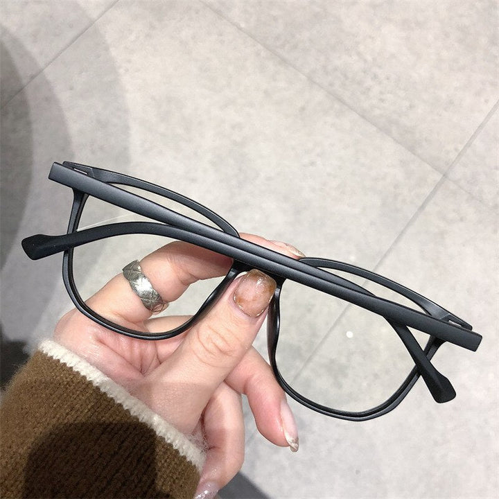 Lightweight prescription glasses with blue light filter – stylish &amp; easy on the eyes