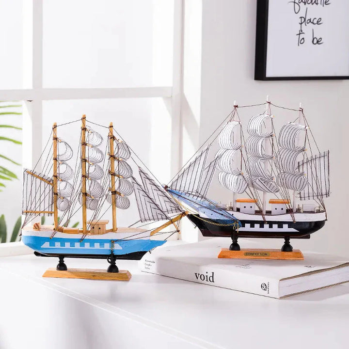 Segelschiff-Skulptur aus Holz als stimmungsvolle LED-Dekoration im Wohnraum