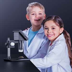 Digital microscope with LCD screen and adjustable magnification