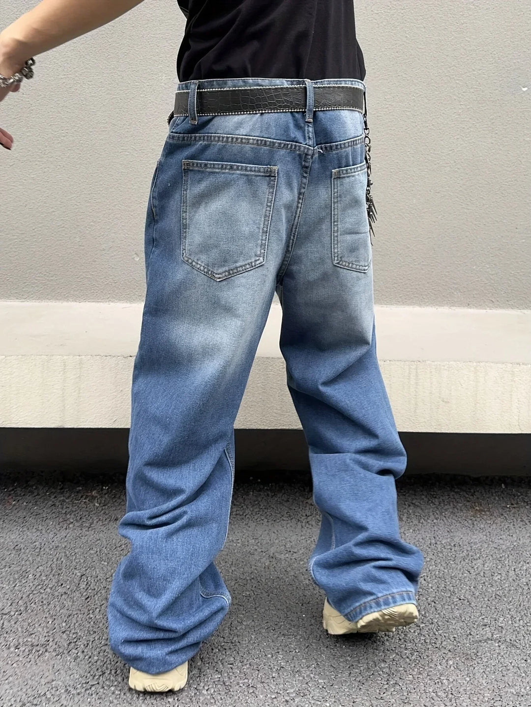 Men's Baggy Jeans in Streetwear Style 