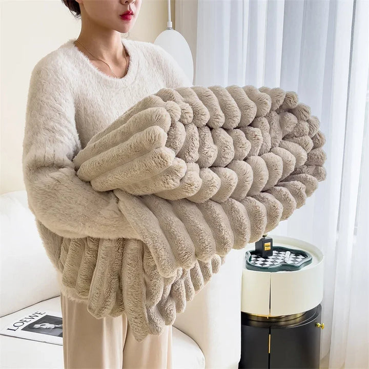 Cozy fleece blanket made of imitation lambskin - Soft sofa blanket for warm winter days
