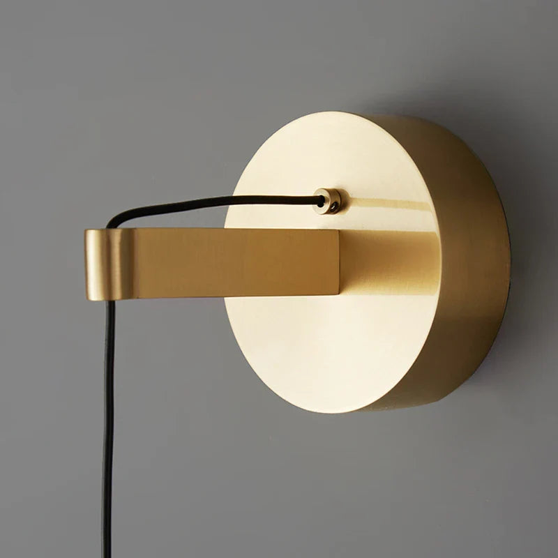 Height-adjustable copper wall light with warm LED light for bedrooms and hallways