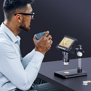 Digital microscope with LCD screen and adjustable magnification