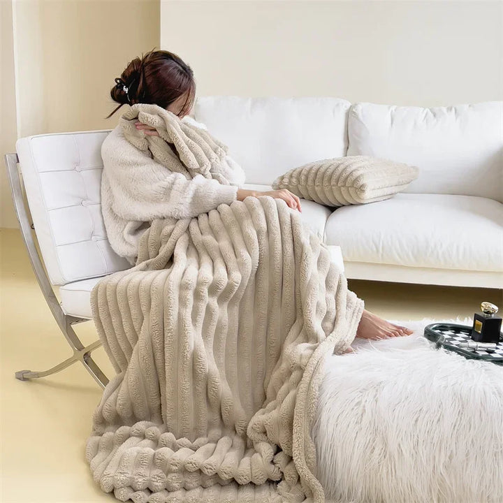 Cozy fleece blanket made of imitation lambskin - Soft sofa blanket for warm winter days