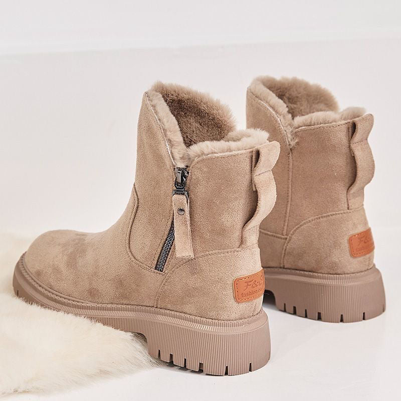 Women's snow boots with warm lining and modern look