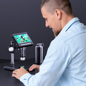 Digital microscope with LCD screen and adjustable magnification