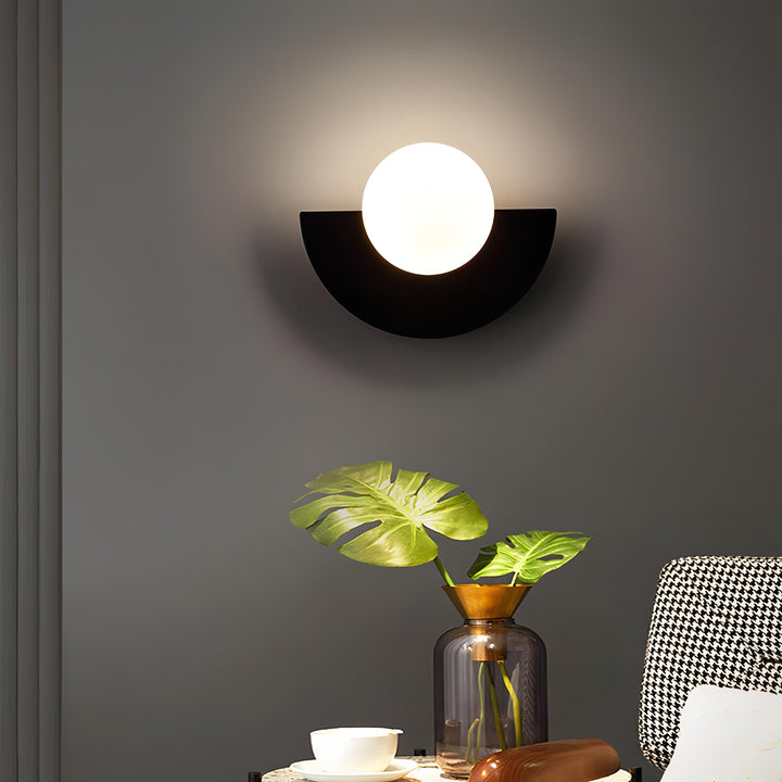 Semicircular LED wall light in Nordic style