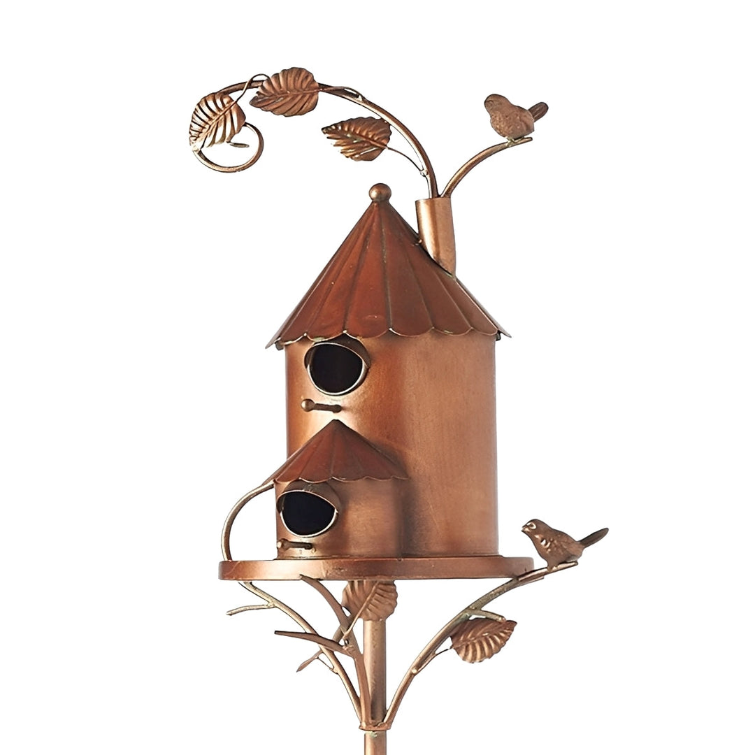 Detailansicht des Metall-Gartensteckers mit Vogelhausmotiv