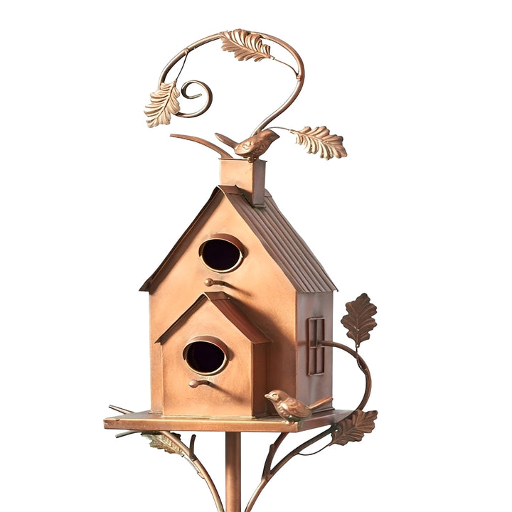 Metallischer Gartenstecker mit Vogelhausdekor in voller Höhe