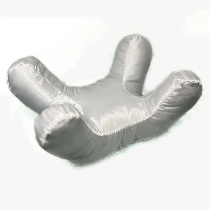 Facial pillow with 4 sleeping zones and skin-friendly satin