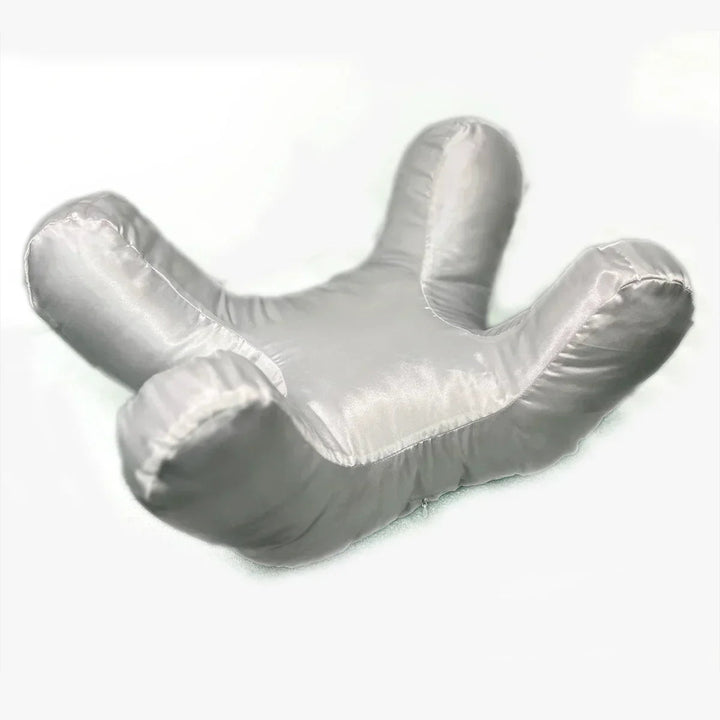 Facial pillow with 4 sleeping zones and skin-friendly satin