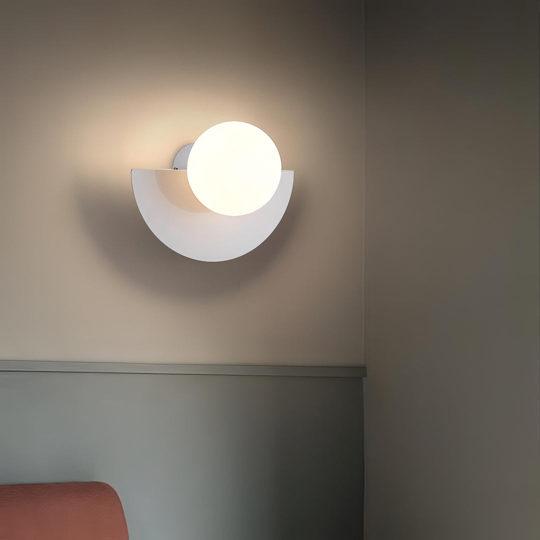 Semicircular LED wall light in Nordic style