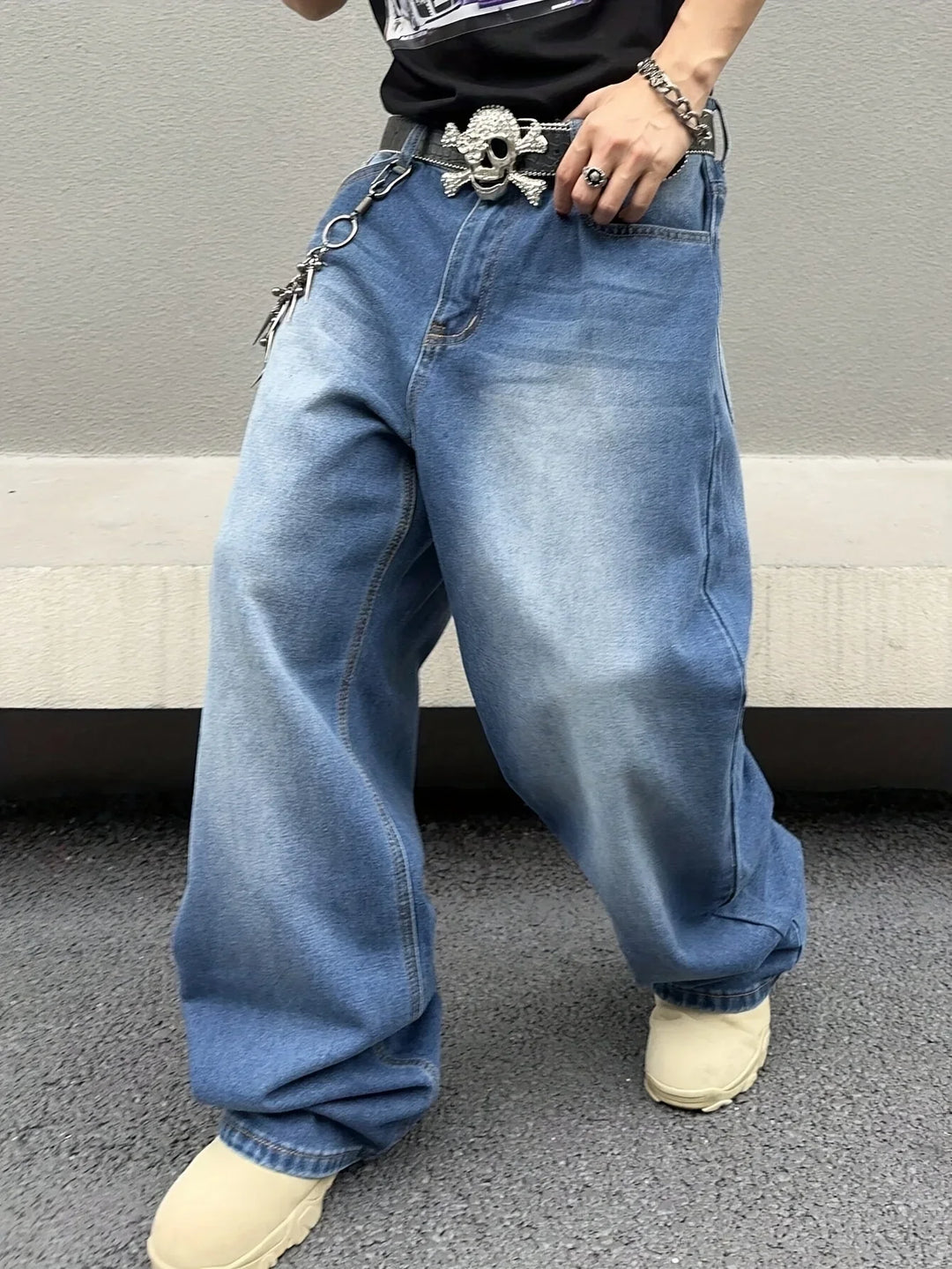 Men's Baggy Jeans in Streetwear Style 