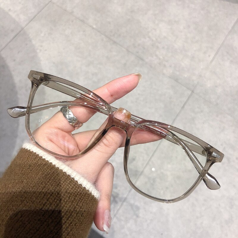 Lightweight prescription glasses with blue light filter – stylish &amp; easy on the eyes