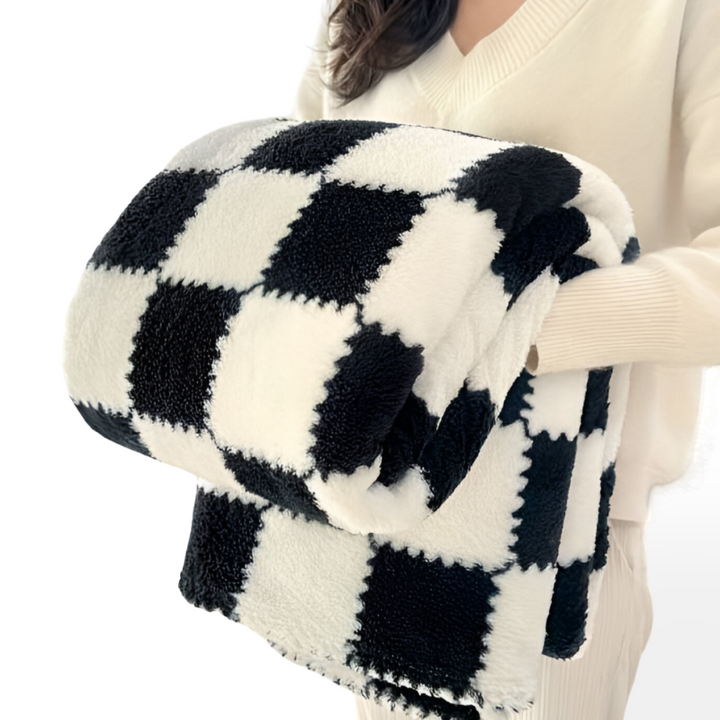 Checkered fleece blanket – Colorful plaid with a cheerful pattern for all seasons 
