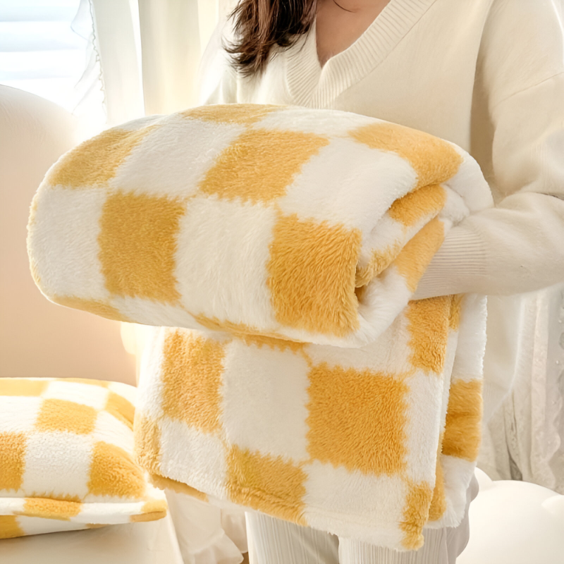 Checkered fleece blanket – Colorful plaid with a cheerful pattern for all seasons 