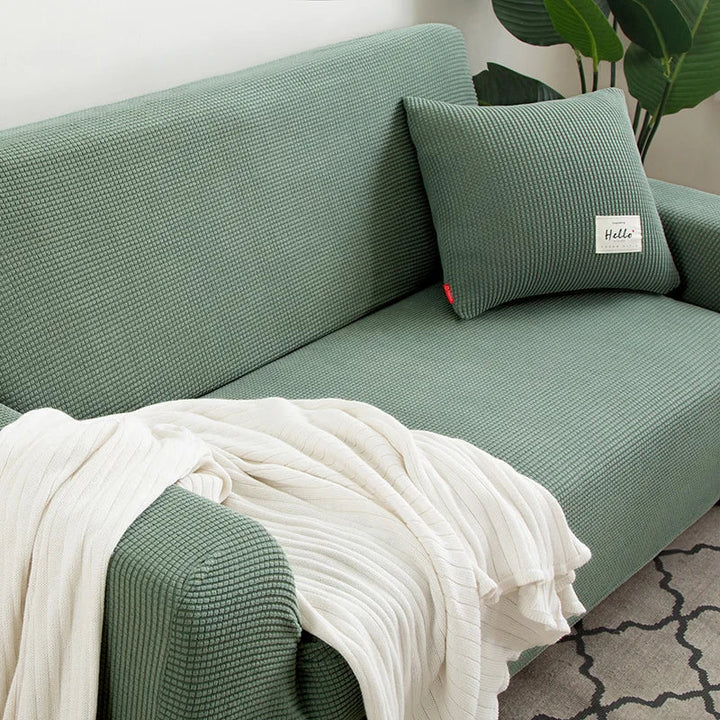 Beiger Stretch-Jacquard-Sofabezug auf einem modernen 3-Sitzer im Wohnzimmer