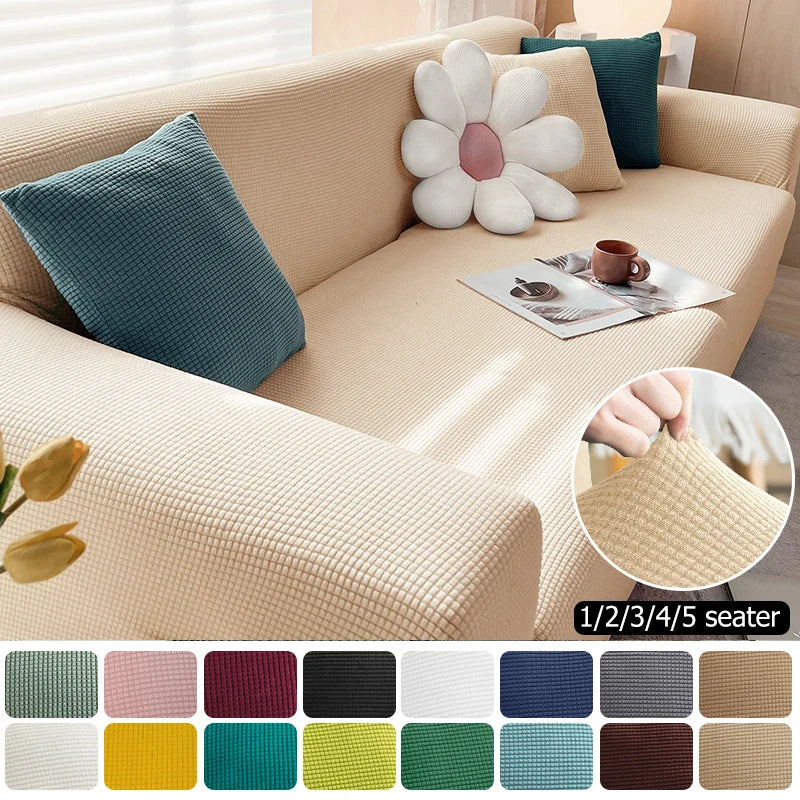 Grauer Jacquard-Sofabezug in elastischer Passform auf einem 2-Sitzer-Sofa