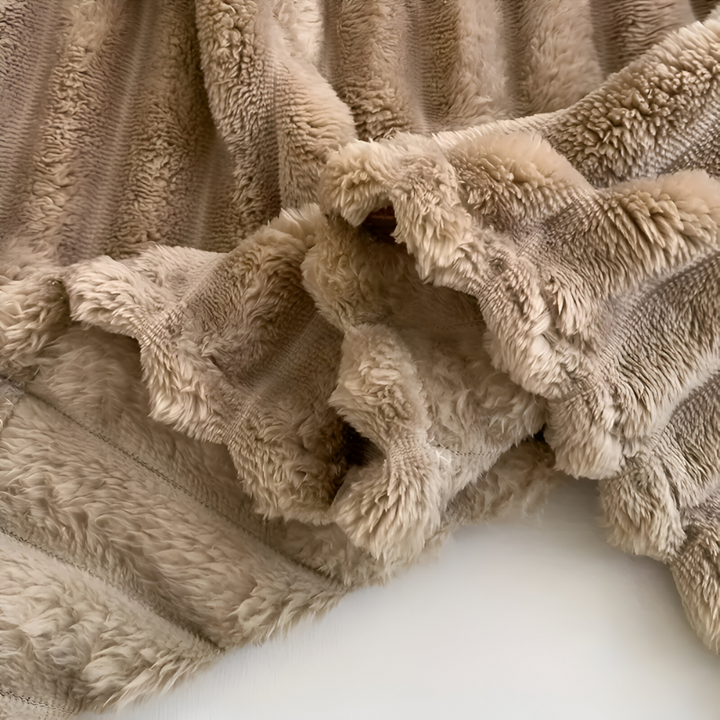 Striped fleece blanket – thick ribbed look for sofa and bed