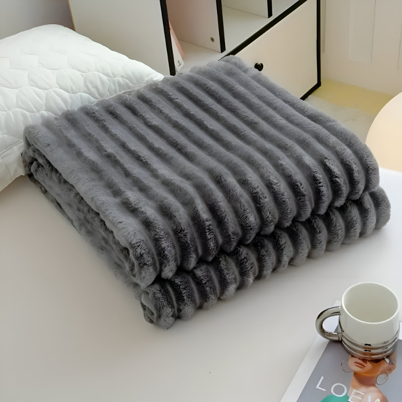 Striped fleece blanket – thick ribbed look for sofa and bed