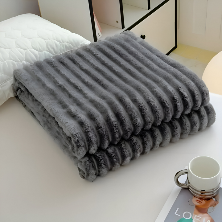 Striped fleece blanket – thick ribbed look for sofa and bed