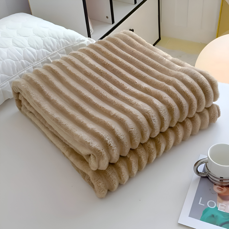 Striped fleece blanket – thick ribbed look for sofa and bed