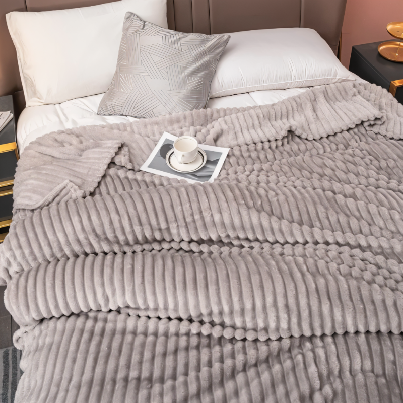 Striped fleece blanket – Thick plaid with ribbed texture for all seasons