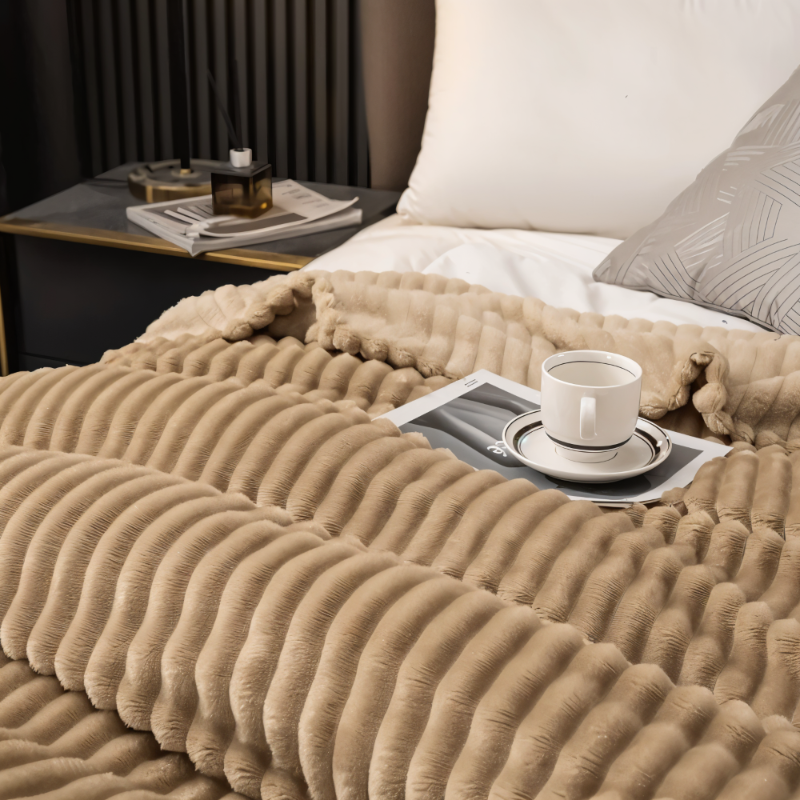 Striped fleece blanket – Thick plaid with ribbed texture for all seasons