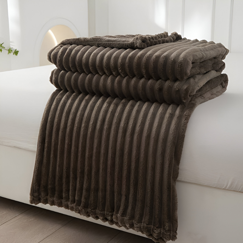 Striped fleece blanket – Thick plaid with ribbed texture for all seasons