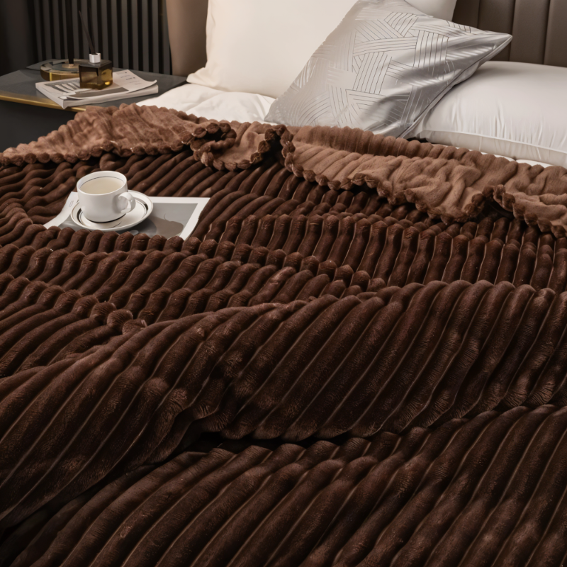 Striped fleece blanket – Thick plaid with ribbed texture for all seasons