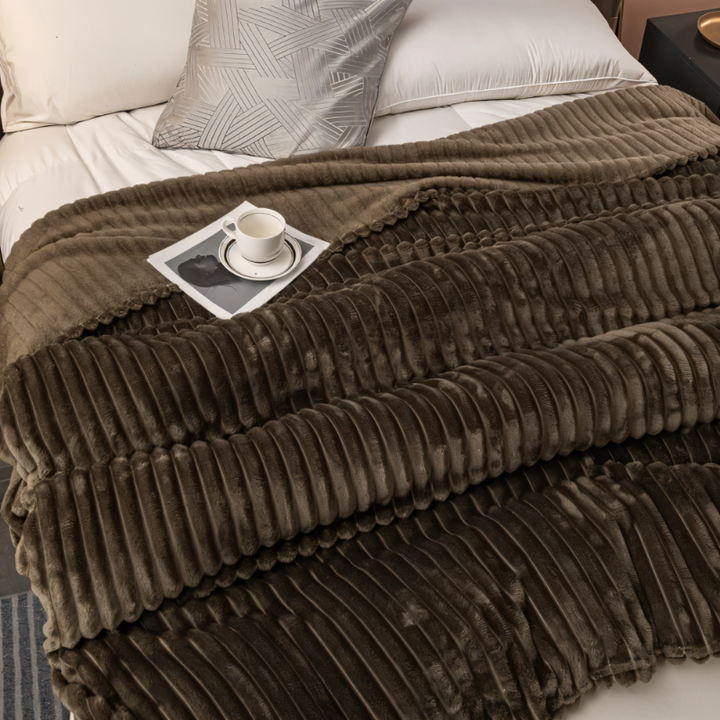 Striped fleece blanket – Thick plaid with ribbed texture for all seasons