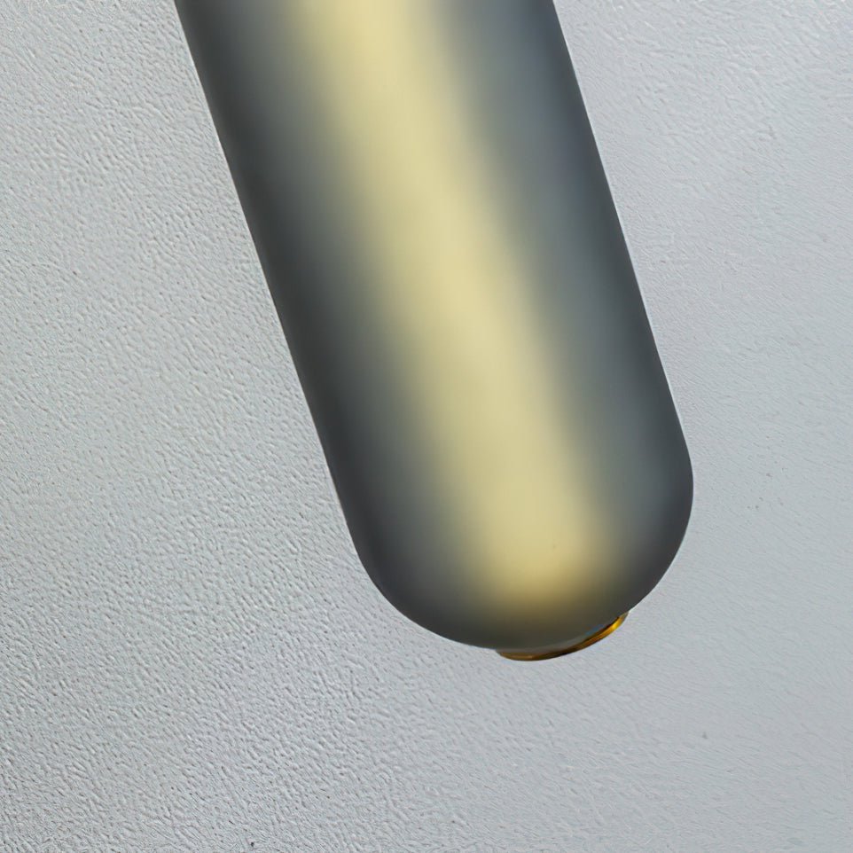 Wall lamp with gold finish and ornaments