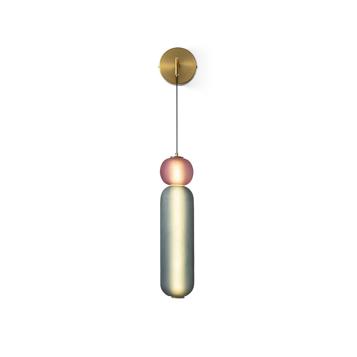 Wall lamp with gold finish and ornaments