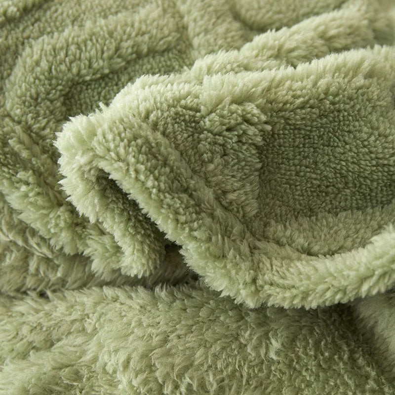 Kuscheldecke mit flauschiger Flanellseite und weicher Teddy-Rückseite