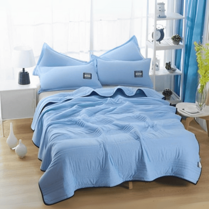 Breathable summer blanket with cooling effect for restful sleep