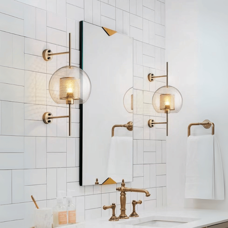 Wall lamp with honeycomb glass globe – Modern design with brass frame