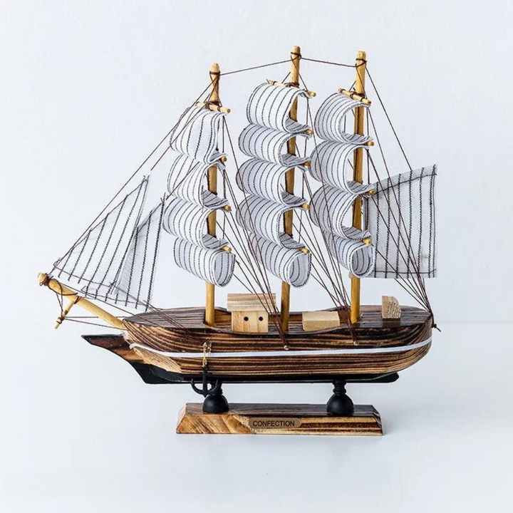 Holz-Segelschiff als dekorative LED-Leuchte für Tisch oder Regal