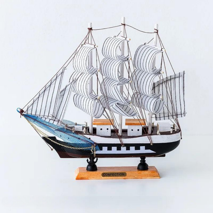 Maritime Dekoleuchte Segelschiff aus Holz mit warmem LED-Licht
