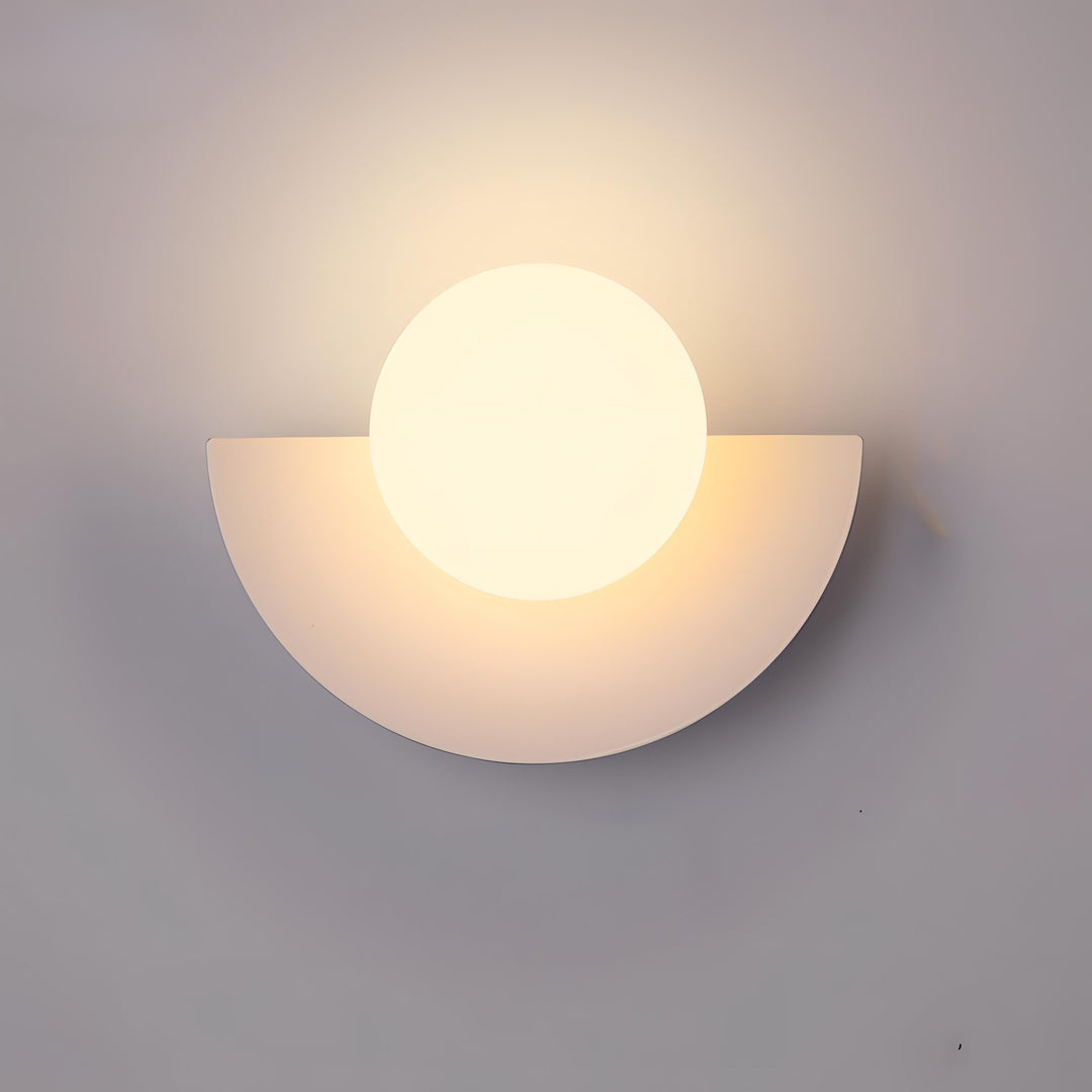 Semicircular LED wall light in Nordic style