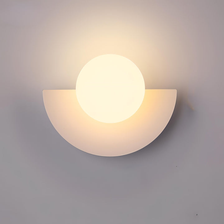 Semicircular LED wall light in Nordic style
